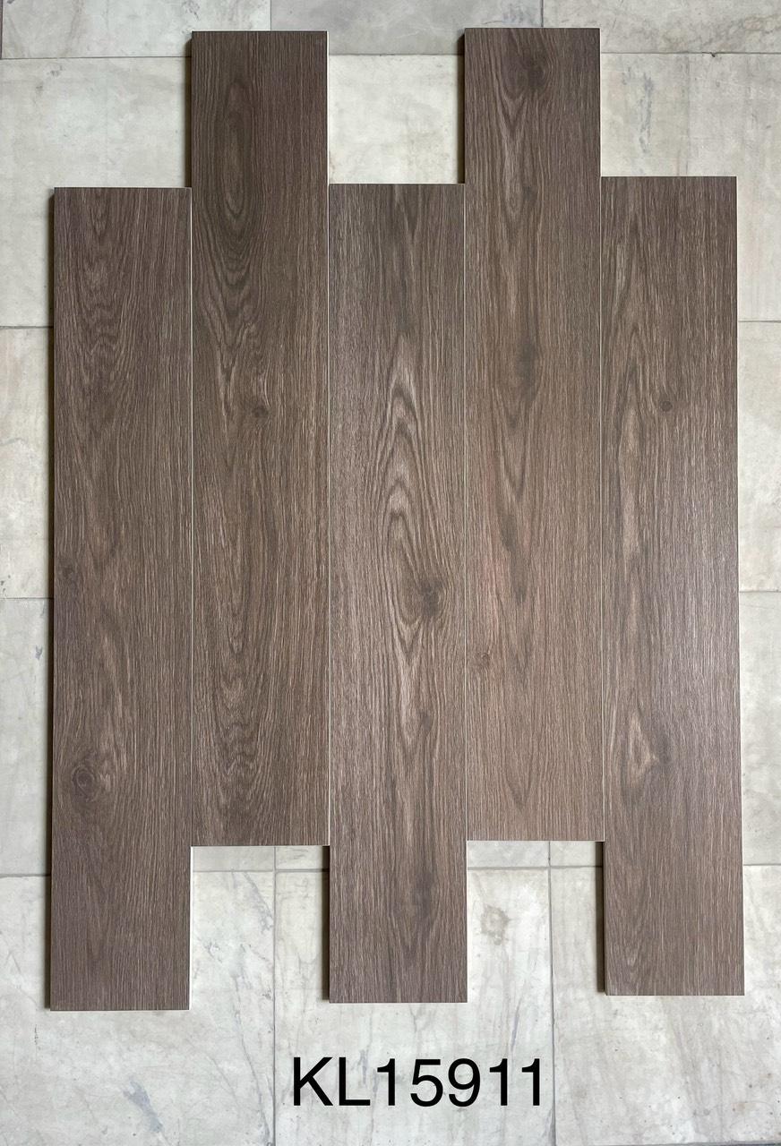 Gạch giả gỗ KL15911 15x90 cm màu nâu xám tự nhiên
